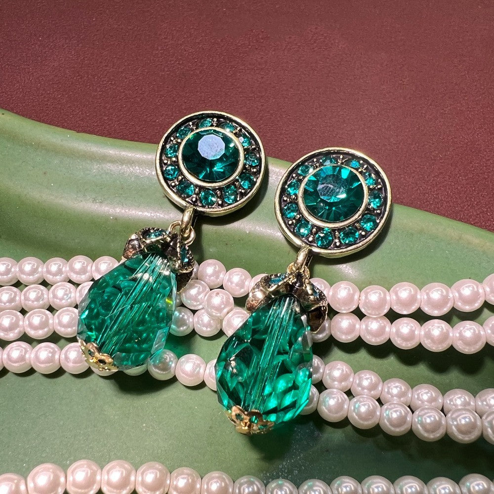 High-grade Crystal Zircon Stylish Textured Earrings